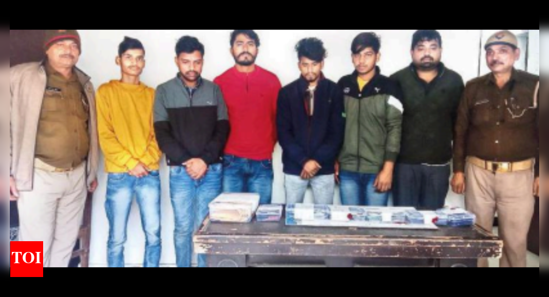 6 held for cheating many with online shopping offers, promise of Air