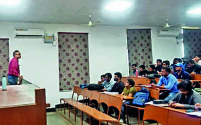 City varsity ropes in foreign guest faculty