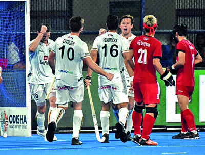 Belgium start title defence in style
