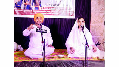 Dastangos narrate life of Guru Gobind Singh