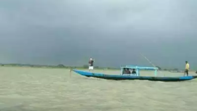 Dense fog: Boat stranded in Chilika for 90 minutes