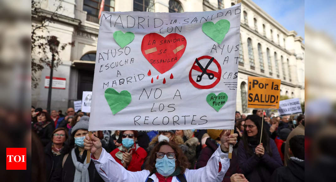 30,000 marchers demand end to healthcare cuts in Madrid – Times of India