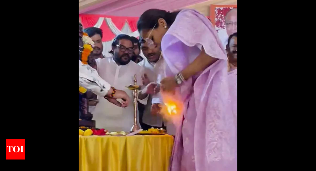 Narrow escape for NCP MP Supriya Sule as saree catches fire at function ...