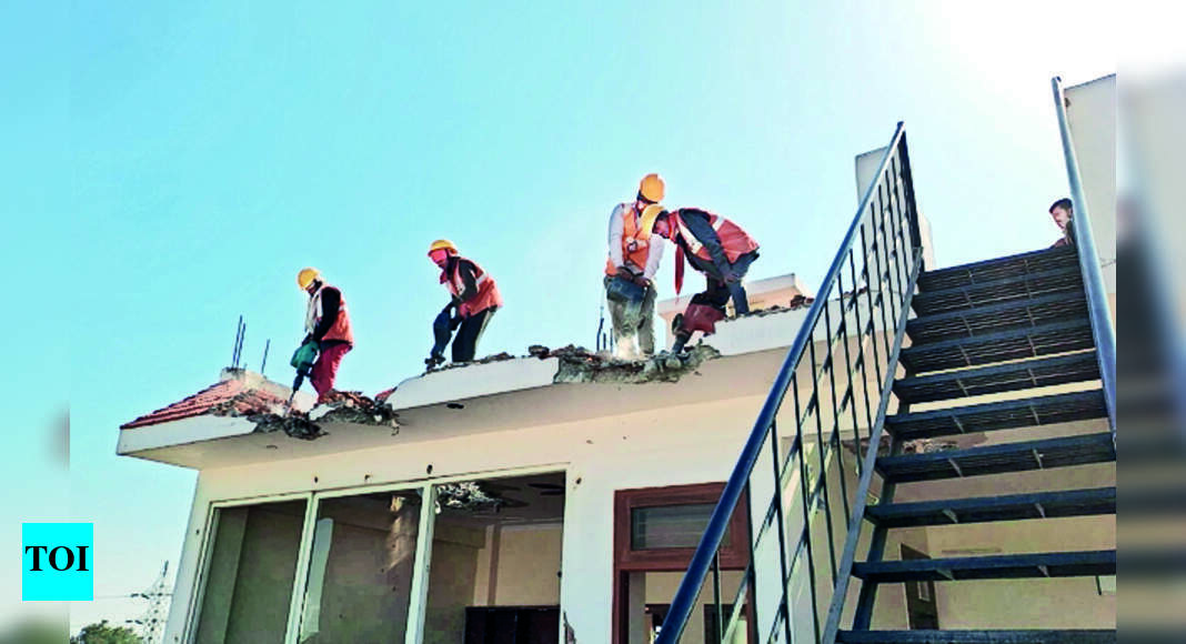 Jda: Jda Demolishes Entire Illegal Part Of House Of Paper Leak Accused ...