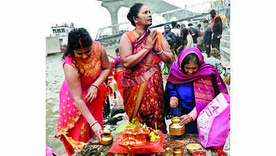 People throng temples, take holy dip in Ganga