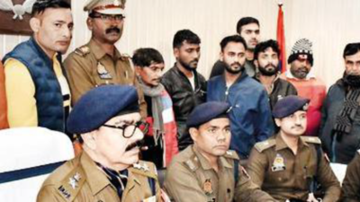 Gang involved in circulating fake notes in market busted, six held in Ghazipur