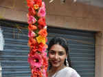 Kantara actress Sapthami Gowda visits Bengaluru’s Gandhi Bazaar market for her Sankranti shopping