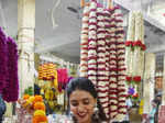 Kantara actress Sapthami Gowda visits Bengaluru’s Gandhi Bazaar market for her Sankranti shopping