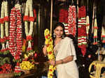 Kantara actress Sapthami Gowda visits Bengaluru’s Gandhi Bazaar market for her Sankranti shopping