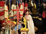 Kantara actress Sapthami Gowda visits Bengaluru’s Gandhi Bazaar market for her Sankranti shopping