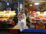 Kantara actress Sapthami Gowda visits Bengaluru’s Gandhi Bazaar market for her Sankranti shopping