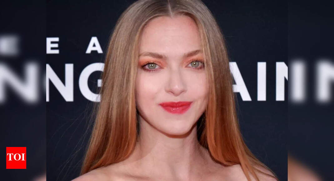 CCA2023 Amanda Seyfried wins Best Actress in a Limited Series or TV(02)