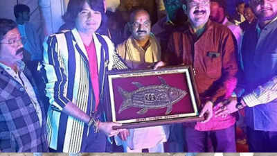Chhattisgarh's singer Nitin Dubey honoured with Kelo Dharohar Award