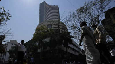 Sensex, Nifty decline as metal, financials shares retreat amid FII outflows