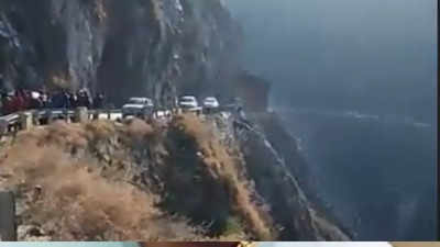 Traffic movement from both sides resumes on Jammu-Srinagar highway