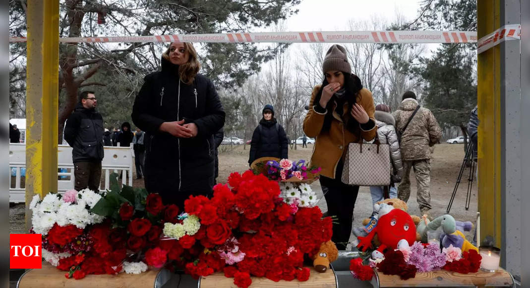 Civilian deaths in Ukraine top 7000: UN – Times of India