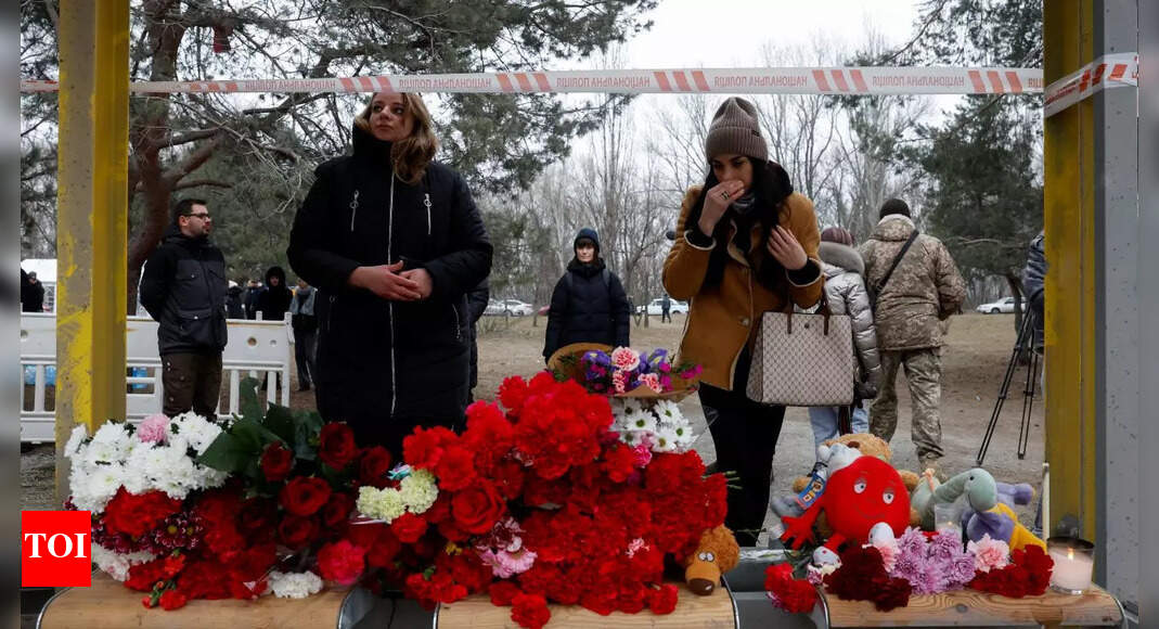 Civilian deaths in Ukraine top 7000: UN – Times of India