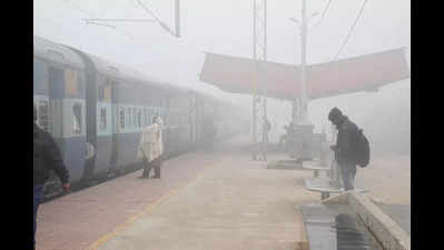 Bihar: Dense fog disrupts movement of trains