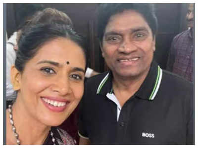 Sonali Kulkarni shares a selfie with 'legend' Johnny Lever