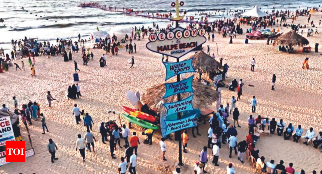 Malpe Beach Karnataka India Stock Photo 1266076990 | Shutterstock