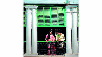 Victoria, yellow taxi, tram: Couples choose Kolkata icons for pre-wedding shoot backdrops