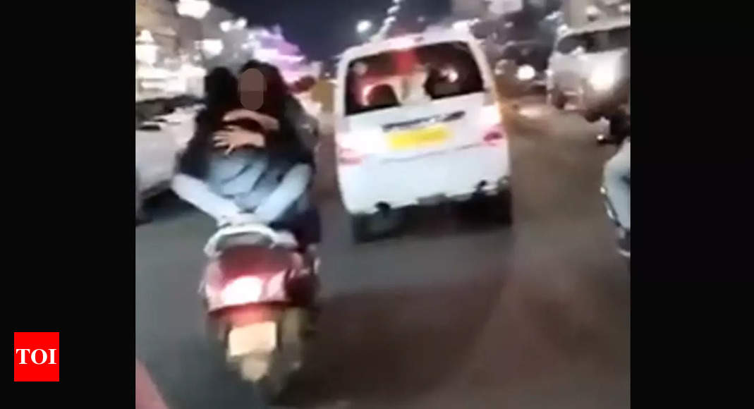 Video Of Couple Kissing On Two Wheeler In Lucknows Hazratganj Goes Viral Lucknow News Times 4482