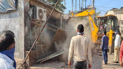 40 illegal shops demolished amid heavy security in Maharashtra's Ulhasnagar