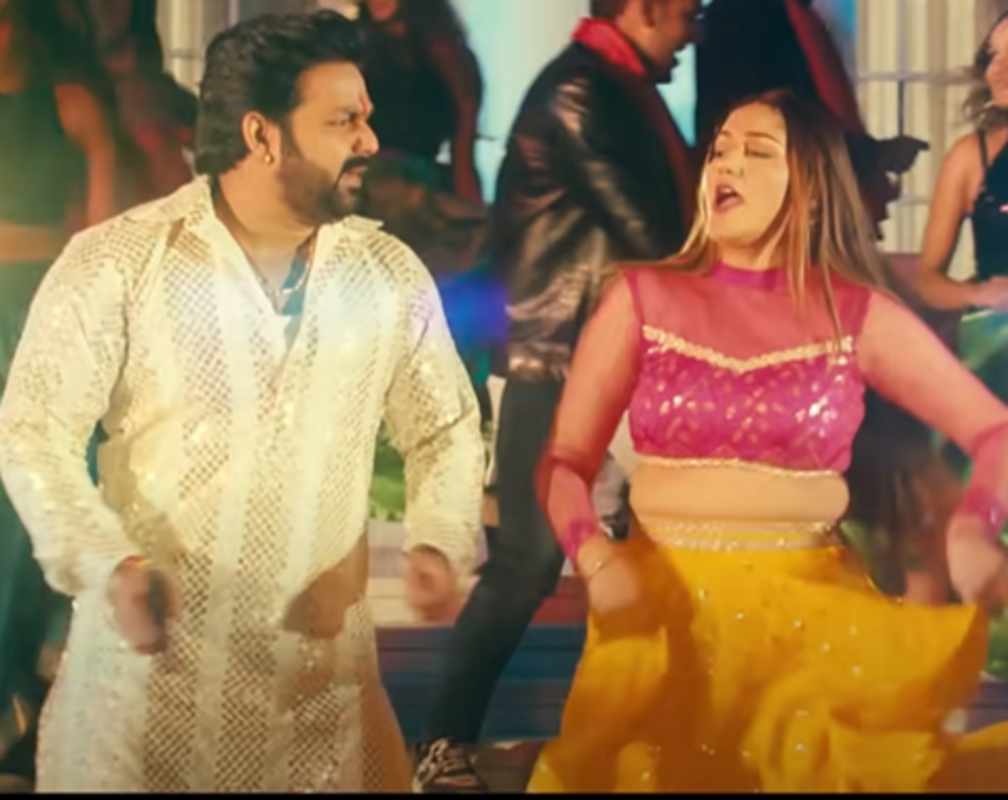 
Sapna Choudhary shows her amazing moves in Pawan Singh's latest song 'Lollipop Lagelu'
