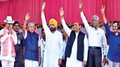 Arvind Kejriwal, Pinarayi Vijayan, Akhilesh Yadav by his side, Telangana CM K Chandrasekhar Rao targets BJP