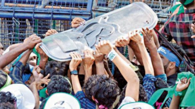 Youth League march turns violent in Thiruvananthapuram