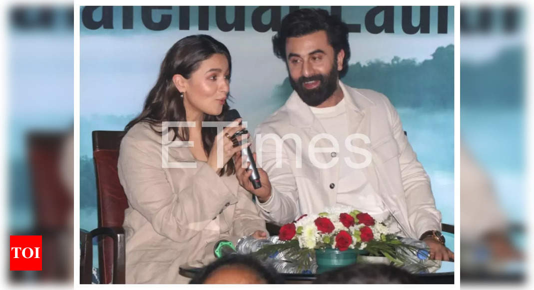 Alia Bhatt Jokingly Trolls Ranbir Kapoor For Asking Her To Sing ...