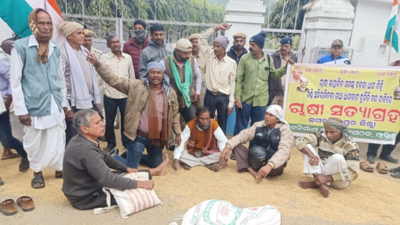 Odisha​ farmers spill paddy on roads protesting distress sale