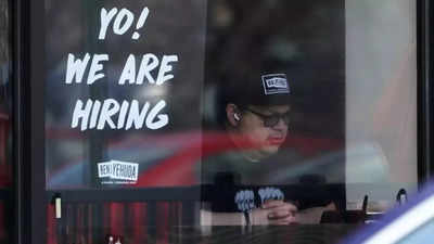 US jobless claims drop to 190,000, lowest level since September