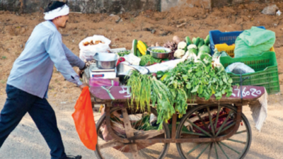 Eye on north Indian votes, PM soft loan scheme for hawkers rolled out in Mumbai