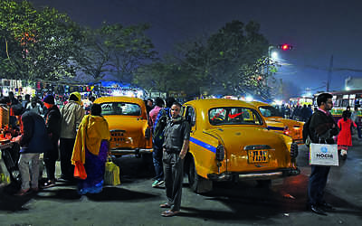 At some choke points in Kolkata, traffic chaos starts at 8pm