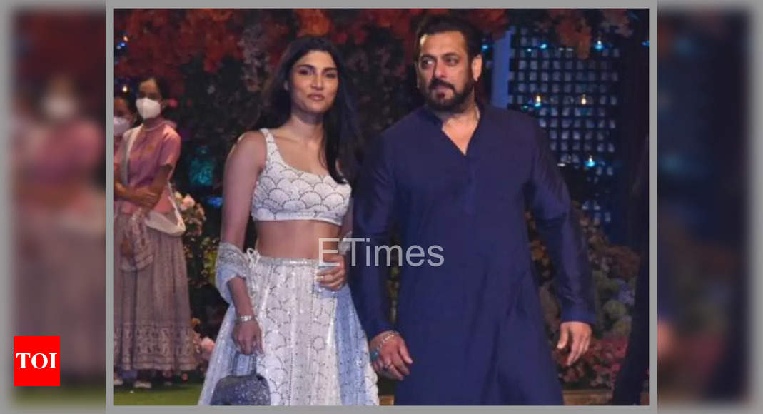 Salman Khan makes a dashing appearance with niece Alizeh Agnihotri at Anant-Radhika engagement – Watch video – Times of India