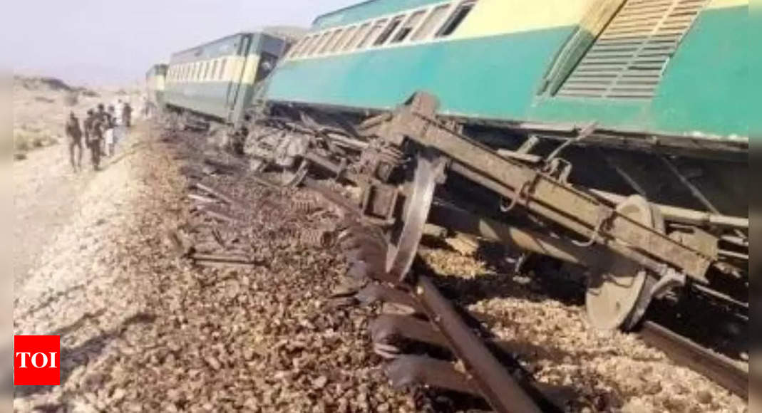 Bombing derails passenger train in Pakistan, injures 15 – Times of India