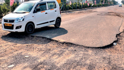 Craters on roads? Soon, you can report it on Gurugram Metropolitan Development Authority's mobile app