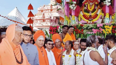 Promote Hinduism, Karnataka ex-CM B S Yediyurappa tells religious heads