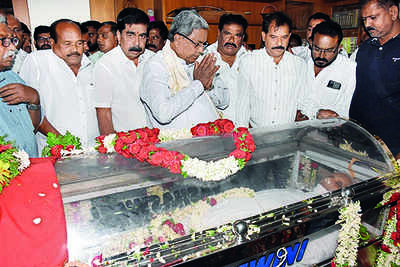 Politicians bid adieu to Pa Mallesh