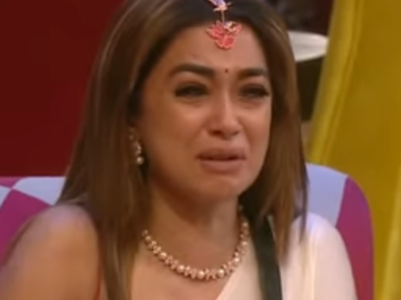 Tina cries inconsolably after Salman schools her