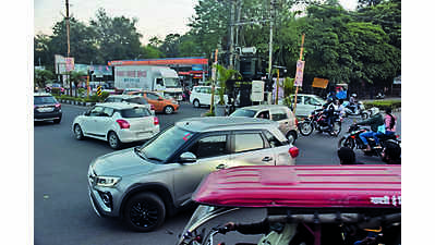 Cops missing & signals broken, traffic chaos rules Char Imli sqr