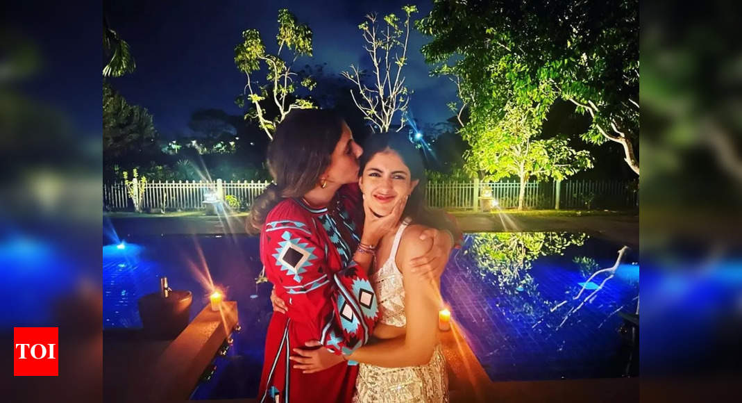 Navya Naveli Nanda gives a hard-hitting response to being told she is too young and inexperienced, Shweta Bachchan’s heart swells with pride – Times of India