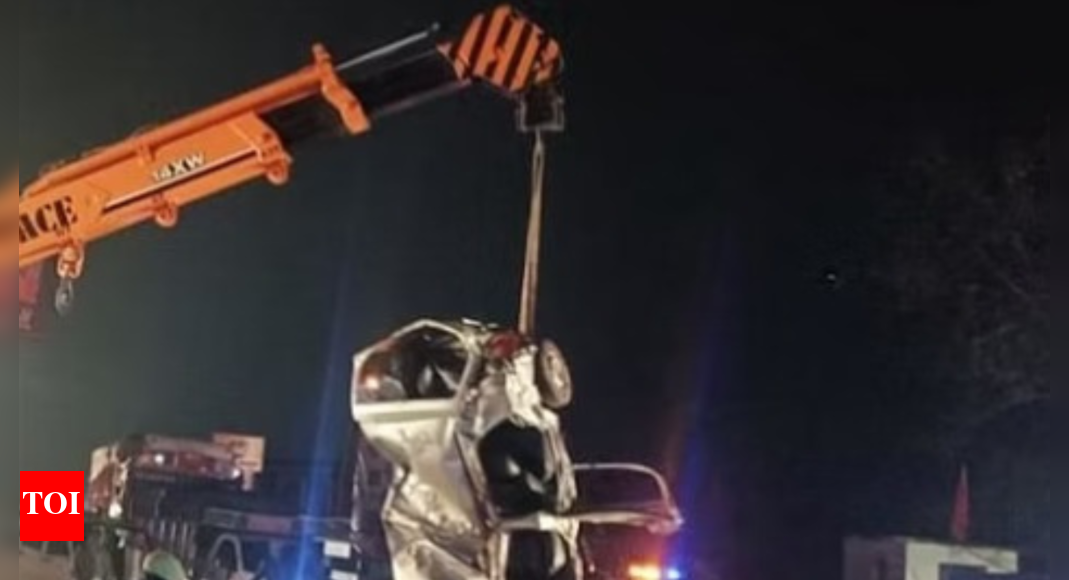 Six killed as truck hits car, runs over pedestrians on Lucknow-Kanpur ...
