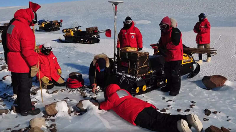 Meteorite hunters find 17-pound space rock in Antarctica