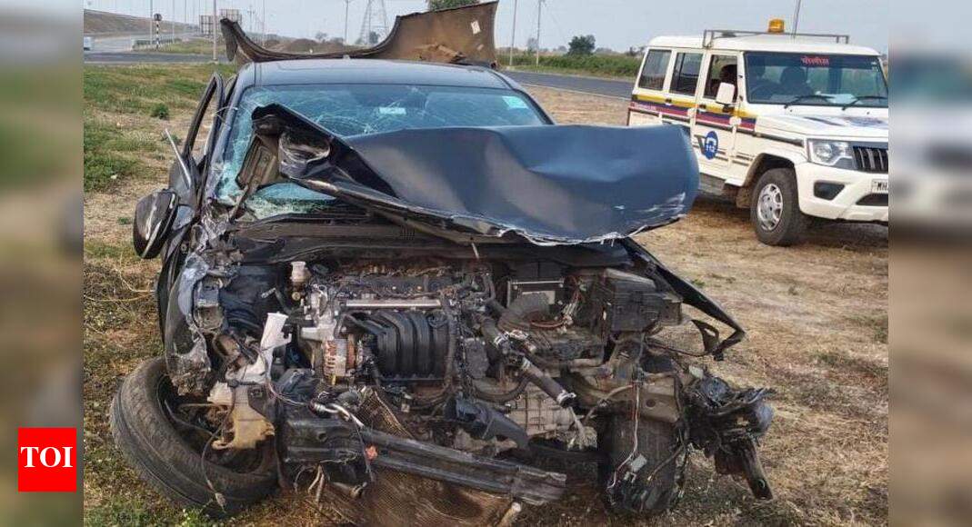 1 killed as car rams road divider on Samruddhi Expressway | Nagpur News ...