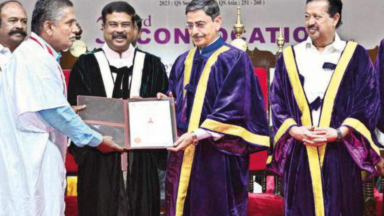 Governor R N Ravi names two award winners | Chennai News - Times of India