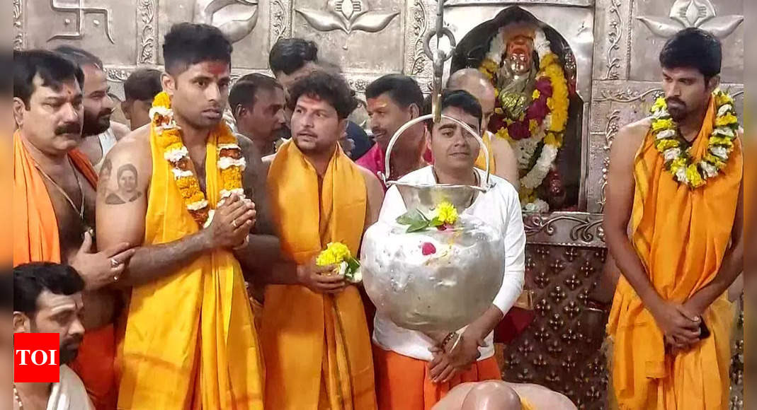 Indian cricketers offer prayers at Ujjain’s Mahakaleswar temple | Cricket News – Times of India