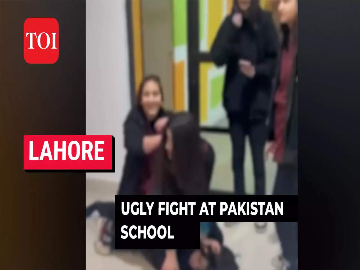 Pakistan Schoolsex - Pakistani Girl Fight Viral Video: Why these Pakistani schoolgirl's fight is  trending on social media | Viral Videos - Times of India Videos