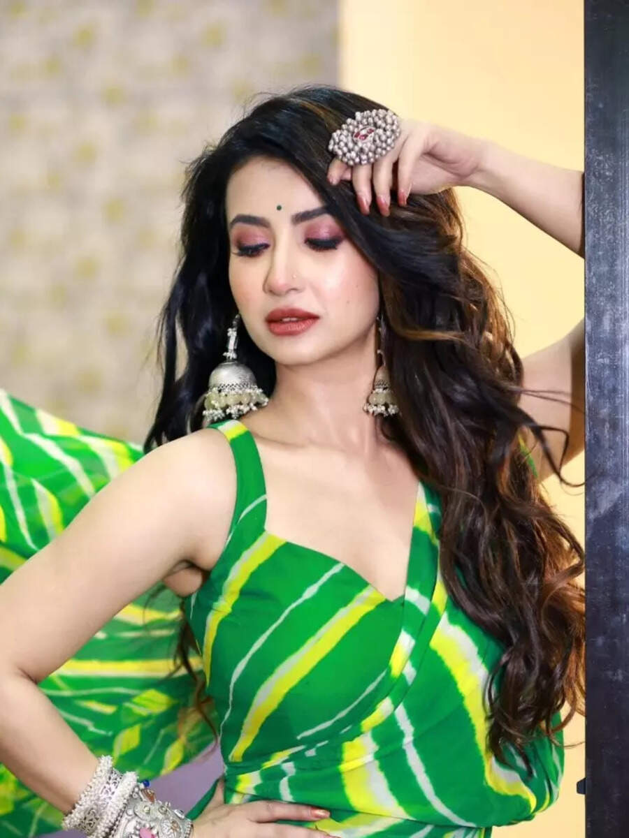 10 best saree looks of Bengali beauty Monami Ghosh | Times of India